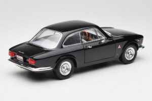 Alfa Romeo Giulia Sprint GTA Nero Road Signature 1:18 92348 Pressofusione — immagine 3 di 8