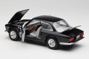 Alfa Romeo Giulia Sprint GTA Nero Road Signature 1:18 92348 Pressofusione — immagine 5 di 8
