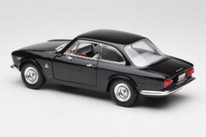 Alfa Romeo Giulia Sprint GTA Nero Road Signature 1:18 92348 Pressofusione — immagine 7 di 8