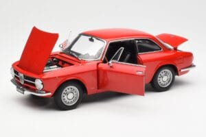 Alfa Romeo GT 1300 Junior LHD Rosso AUTOart 1:18 70131 Pressofusione — immagine 2 di 8