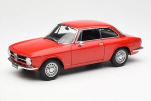 Alfa Romeo GT 1300 Junior LHD Rosso AUTOart 1:18 70131 Pressofusione