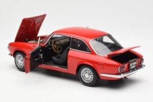 Alfa Romeo GT 1300 Junior LHD Rosso AUTOart 1:18 70131 Pressofusione — immagine 5 di 8