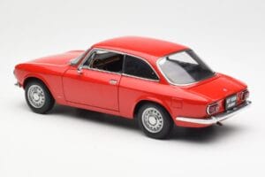 Alfa Romeo GT 1300 Junior LHD Rosso AUTOart 1:18 70131 Pressofusione — immagine 7 di 8