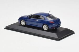 Alfa Romeo GT Dark Blue Metallic Minichamps 1:43 400120326 Pressofusione — immagine 3 di 4