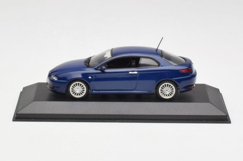 Alfa Romeo GT Dark Blue Metallic Minichamps 1:43 400120326 Pressofusione