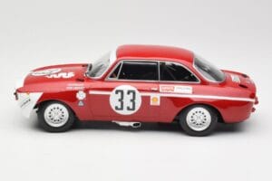 Alfa Romeo GTA 1300 Junior #33 T. Hezemans / G. van Lennep Division 1 Winners 4 Hours of Jarama 1972 Minichamps 1:18 15572123 — immagine 3 di 6