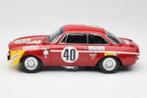 Alfa Romeo GTA 1300 Junior #40 F. Picchi / J-C. Chasseuil Division 1 Winners 12 Hours of Paul Ricard 1971 Minichamps 1:18 155 — immagine 3 di 6