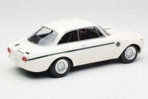 Alfa Romeo GTA 1300 Junior Bianco Minichamps 1:18 155120021 Pressofusione — immagine 2 di 6
