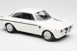 Alfa Romeo GTA 1300 Junior Bianco Minichamps 1:18 155120021 Pressofusione — immagine 4 di 6