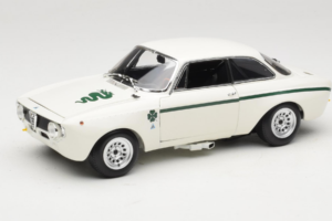 Alfa Romeo GTA 1300 Junior Bianco Minichamps 1:18 100120501 Pressofusione