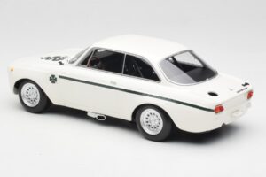 Alfa Romeo GTA 1300 Junior Bianco Minichamps 1:18 155120021 Pressofusione — immagine 5 di 6