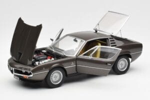 Alfa Romeo Montreal Marrone Metallizzato AUTOart 1:18 70173 Pressofusione — immagine 2 di 8