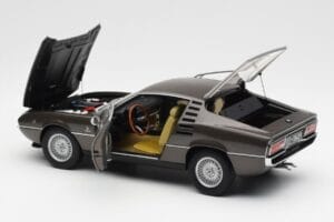 Alfa Romeo Montreal Marrone Metallizzato AUTOart 1:18 70173 Pressofusione — immagine 5 di 8