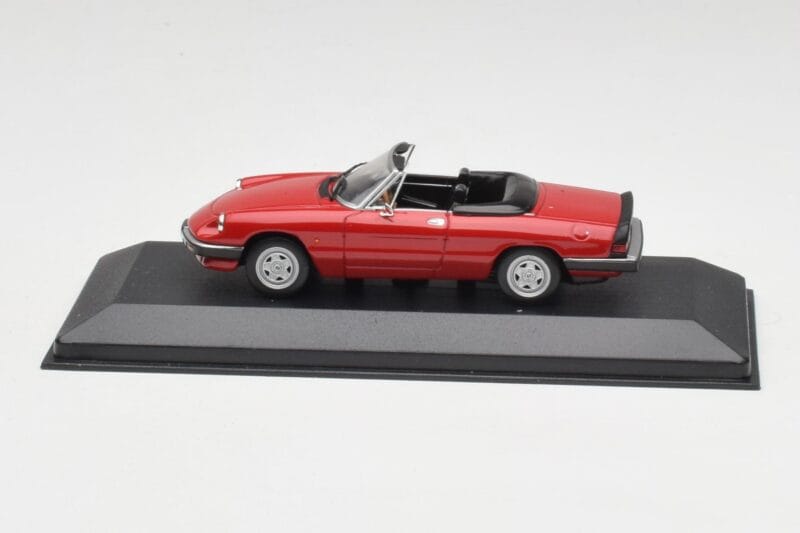 Alfa Romeo Spider 2000 Alfa Rosso Minichamps 1:43 436120760 Pressofusione