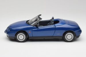Alfa Romeo Spider 916 Blu Pervinca Maisto 1:18 50308 Pressofusione — immagine 3 di 7