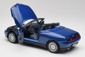 Alfa Romeo Spider 916 Blu Pervinca Maisto 1:18 50308 Pressofusione — immagine 4 di 7