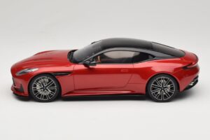 Aston Martin DB12 Hyper Red GT Spirit 1:18 GT936 Resina — immagine 3 di 6