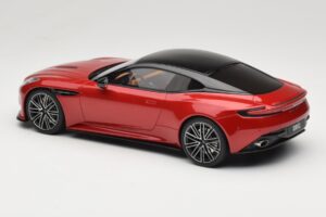 Aston Martin DB12 Hyper Red GT Spirit 1:18 GT936 Resina — immagine 5 di 6