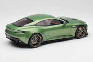 Aston Martin DB12 Verde GT Spirit 1:18 GT466 Resina — immagine 2 di 5