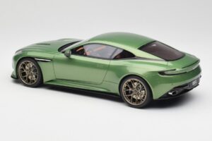 Aston Martin DB12 Verde GT Spirit 1:18 GT466 Resina — immagine 4 di 5