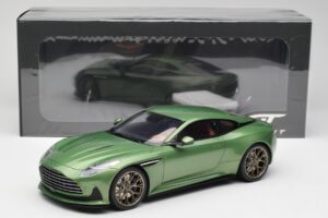 Aston Martin DB12 Verde GT Spirit 1:18 GT466 Resina — immagine 5 di 5
