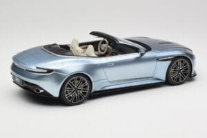 Aston Martin DB12 Volante Caribbean Blue Pearl GT Spirit 1:18 GT479 Resina — immagine 2 di 6