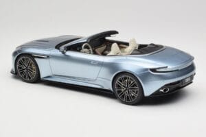 Aston Martin DB12 Volante Caribbean Blue Pearl GT Spirit 1:18 GT479 Resina — immagine 5 di 6