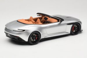 Aston Martin DB12 Volante Argento GT Spirit 1:18 GT945 Resina — immagine 2 di 6