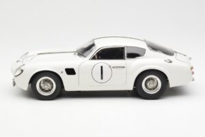 Aston Martin DB4 GT Zagato #1 24 Hours of Le Mans 1961 CMC 1:18 M-139 Pressofusione — immagine 3 di 6