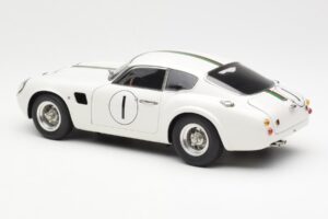 Aston Martin DB4 GT Zagato #1 24 Hours of Le Mans 1961 CMC 1:18 M-139 Pressofusione — immagine 5 di 6