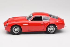 Aston Martin DB4 GT Zagato Rosso Road Signature 1:18 92728 Pressofusione — immagine 4 di 8