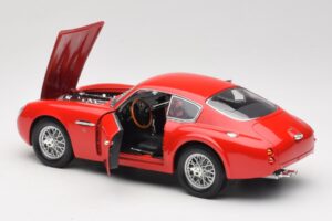 Aston Martin DB4 GT Zagato Rosso Road Signature 1:18 92728 Pressofusione — immagine 5 di 8