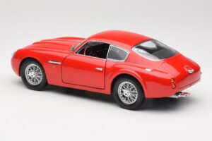 Aston Martin DB4 GT Zagato Rosso Road Signature 1:18 92728 Pressofusione — immagine 7 di 8