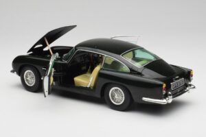 Aston Martin DB5 California Salvia Chrono 1:18 H1001 Pressofusione — immagine 5 di 8