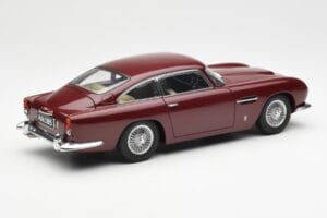 Aston Martin DB5 Dubonnet Rosso AUTOart 1:18 70213 Pressofusione — immagine 3 di 8