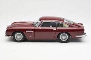Aston Martin DB5 Dubonnet Rosso AUTOart 1:18 70213 Pressofusione — immagine 4 di 8