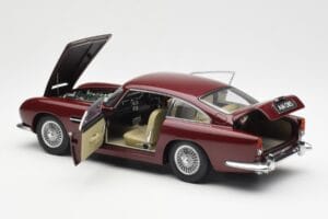 Aston Martin DB5 Dubonnet Rosso AUTOart 1:18 70213 Pressofusione — immagine 5 di 8