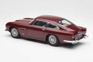 Aston Martin DB5 Dubonnet Rosso AUTOart 1:18 70213 Pressofusione — immagine 7 di 8