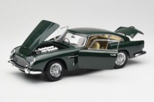 Aston Martin DB5 RHD Verde AUTOart 1:18 70024 Pressofusione — immagine 2 di 8