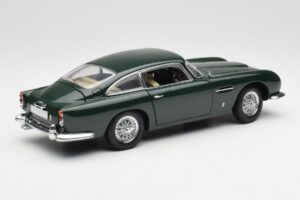 Aston Martin DB5 RHD Verde AUTOart 1:18 70024 Pressofusione — immagine 3 di 8