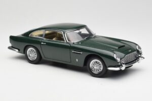 Aston Martin DB5 RHD Verde AUTOart 1:18 70024 Pressofusione — immagine 6 di 8