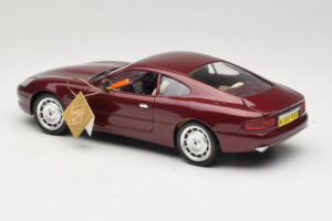 Aston Martin DB7 Rosso Guiloy 1:18 67550 Pressofusione — immagine 7 di 8