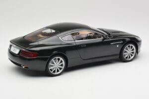 Aston Martin DB9 Nero Solido 1:18 15025600 Pressofusione — immagine 3 di 8