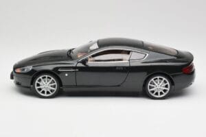 Aston Martin DB9 Nero Solido 1:18 15025600 Pressofusione — immagine 4 di 8