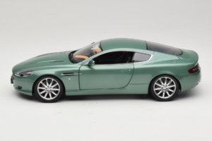 Aston Martin DB9 Verde Minichamps 1:18 150137322 Pressofusione — immagine 4 di 8