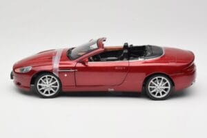 Aston Martin DB9 Volante Rosso Solido 1:18 8163 Pressofusione — immagine 4 di 8