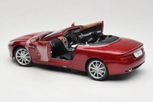 Aston Martin DB9 Volante Rosso Solido 1:18 8163 Pressofusione — immagine 5 di 8