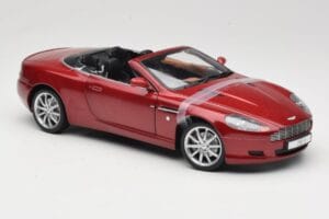 Aston Martin DB9 Volante Rosso Solido 1:18 8163 Pressofusione — immagine 6 di 8