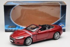 Aston Martin DB9 Volante Rosso Solido 1:18 8163 Pressofusione — immagine 8 di 8
