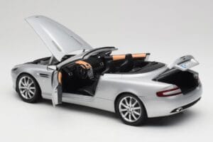 Aston Martin DB9 Volante Argento Minichamps 1:18 150137334 Pressofusione — immagine 5 di 8